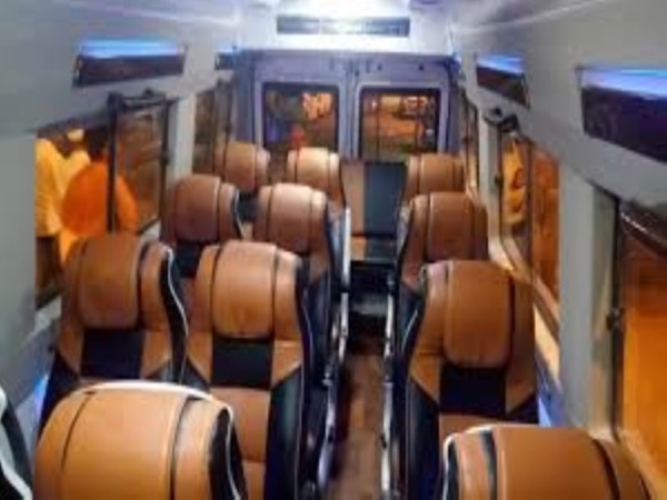  15 Seater Deluxe Tempo Traveller in Delhi